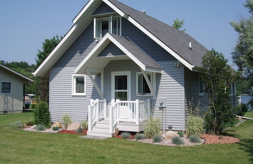 Clear Lake House | The Lake is Calling! Lakefront Cottage Rental on Clear Lake, Indiana