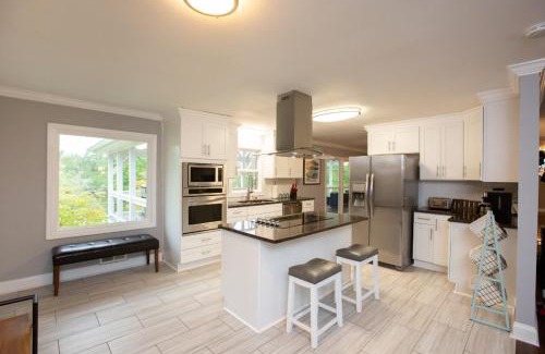 Douglasville Villa | The Lakehouse - 7BR Upscale Villa