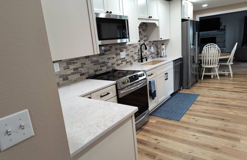 Black Wolf House | The Lakehouse at Winnebago. Green Bay 1 hr. Ice Fishing out your door. Fireplace