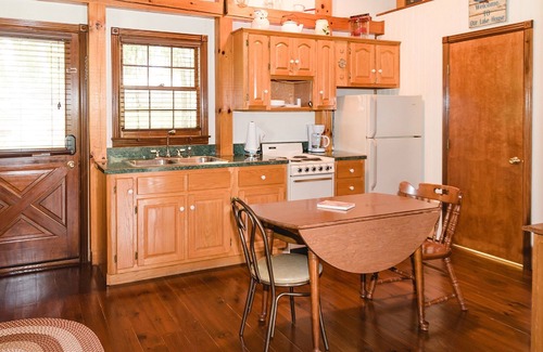 Milltown Cabin | The Lakehouse/Cabin is a Hidden Gem