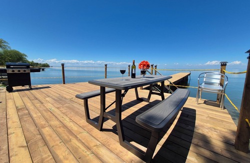 Lincoln House | The Lakenhouse (Private Long Dock & Boat Ramp)