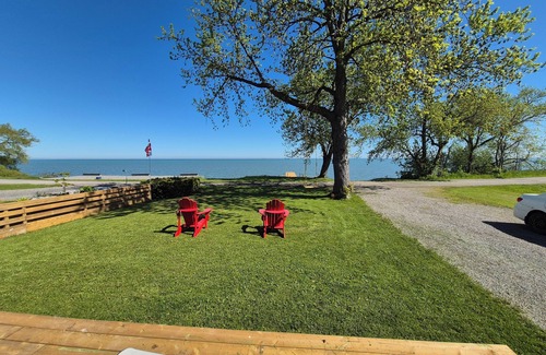 Lincoln House | The Lakenhouse (Private Long Dock & Boat Ramp)
