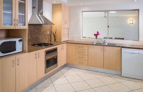 Cairns North Hotel | The Lakes Resort Cairns