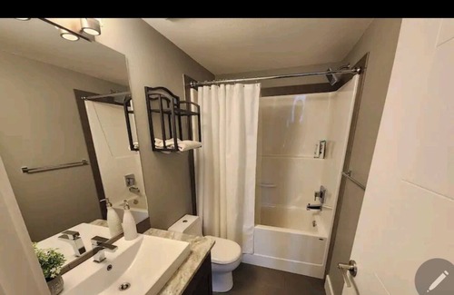 Central Okanagan House | The Lakes Show home! Minutes away from World Class Wineries & multiple Lakes.