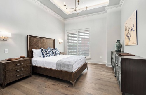 Cullman Hotel | The Lakes Suite | 5 Minutes from I65 | In the heart of Cullman