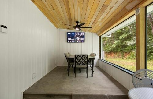 Sloans Valley House | The Lakeside Escape