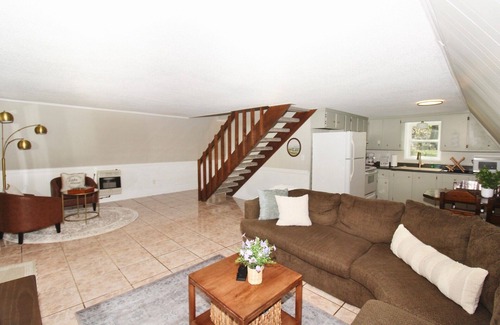 Hardin House | The Lakeside Loft- KY Lake Escape - Pirates Cove