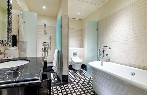 Riverside Hotel | The Lalit London