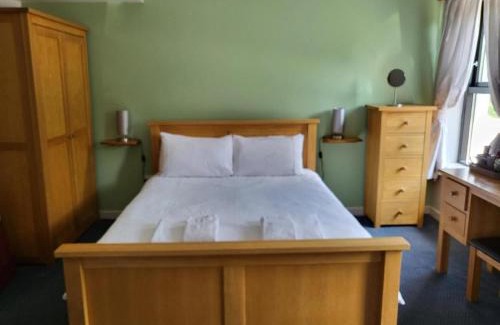 Glynneath Bed & Breakfast | The Lamb & Flag