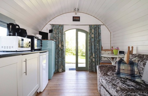 St Teath Cottage | THE LAMB SHACK, character holiday cottage, with a garden in St Teath