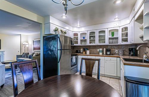 North End Apartment | the Lanai, Best Area, 2 Bedrooms, WD, Large Balcony, Condo, 825sf