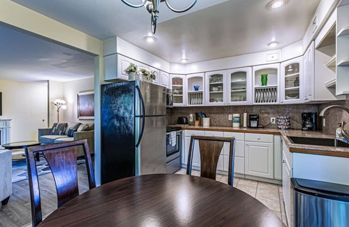 North End Condo | the Lanai, Best Area, Large Balcony, WD, Condo