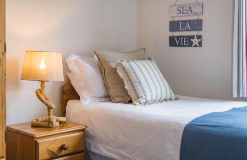 Hythe House | The Landing