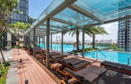 Hang Xanh Hotel | The Landmark 81 Harmony Residence