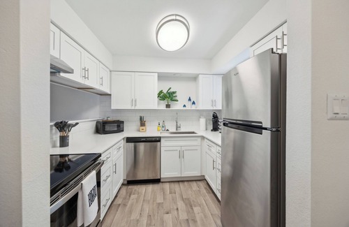 North Arlington Apartment | The Landry 100 | Spacious and Cozy 2 Bedroom 2bth