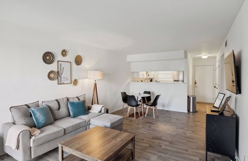 North Arlington Apartment | The Landry 100 | Spacious and Cozy 2 Bedroom 2bth