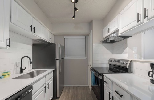 North Arlington Apartment | The Landry 214 | Spacious and Cozy 1 Bedroom 1bth
