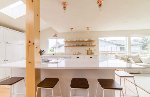 Langley House | "The Langley House", walk to downtown, newly remodeled, family friendly!