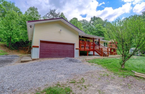 Lansing House | The Lansing Cottage is one mile from the New River G orge Bridge.