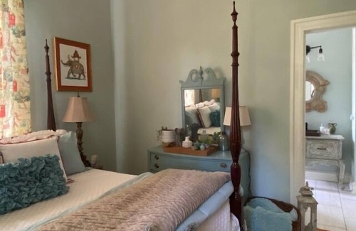 Laurel Bed & Breakfast | The LaPan Suite, Jenny's Downtown Hideaway Bed and Breakfast-The LaPan Suite