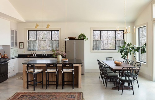 Elizabeth Cottage | The Lark Haus: Luxury Home with stunning lake view