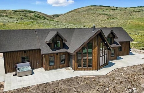 Fish Haven House | The Last Frontier - Hot Tub. Basketball Court . Teepee. 20 Acres with Lake Views