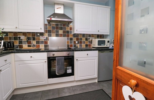 Backbarrow Cottage | THE LAURELS, family friendly, with a garden in Backbarrow