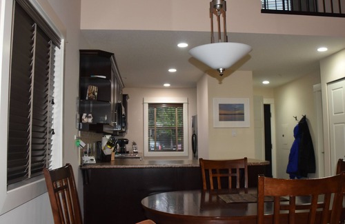 Regional District of Nanaimo Cabin | The Lazy Eagle Cottage is a perfect place to unwind. Special rates for long stay