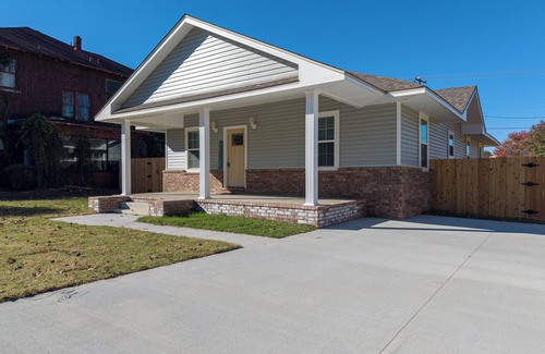 Fort Smith House | The Lecta House-Modern Art Haven