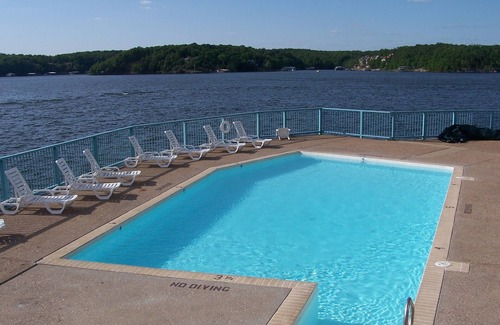 Osage Beach Condo | The Ledges - 2 BR/2BA Main Channel - Bldg 10 Sleeps 8