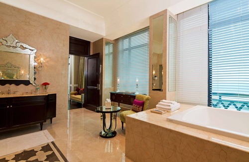 MRC Nagar Hotel | The Leela Palace Chennai