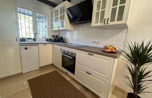 New Golden Mile House | The Lemon House
