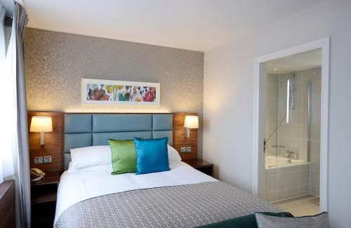 Richmond-upon-Thames Hotel | The Lensbury Resort
