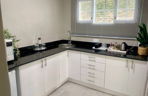 Blantyre Bed & Breakfast | The Leslie - Bed & Breakfast