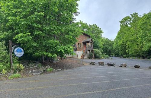 Lexington House | The Lewis #25 - The Cabins at Lexington