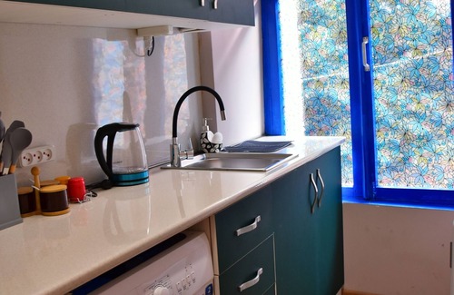 Tbilisi City Centre Apartment | The Librarians' Flat with Balcony