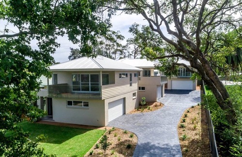 Huskisson House | The light-filled 'Gum Blossom House' in Huskisson