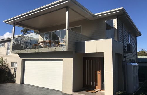 Huskisson House | The light-filled 'Gum Blossom House' in Huskisson