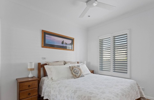 Mollymook Beach House | The Lighthouse overlooking ocean