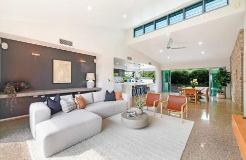 Parap Villa | 'The Lily Pad' Parap Poolside Luxury with Studio