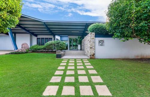 Parap Villa | 'The Lily Pad' Parap Poolside Luxury with Studio