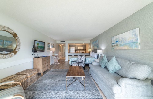 Panama City Beach Condo | The Lily Pad! Edgewater Villa-Beautiful Pond & Golf Views-Walk In Shower