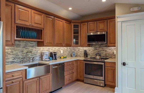 Historic Seaport House | *THE LIME & THE COCONUT @ OLD TOWN* 6BR/6BA Compound + LAST KEY SERVICES.
