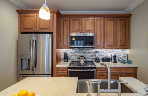 Historic Seaport House | *THE LIME & THE COCONUT @ OLD TOWN* 6BR/6BA Compound + LAST KEY SERVICES.
