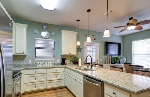 Laguna Beach House | The Lime & the Coconut! Private Home! Sun Room! Golf Cart for Rent!