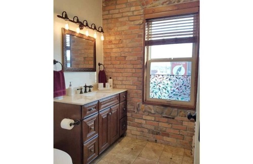 Helper Apartment | The Lincoln Hotel - Suite 1