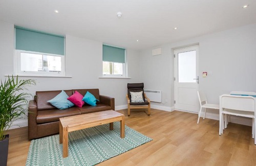 Richmond-upon-Thames Hotel | The Lion Gate Mews