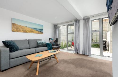 Omanu Apartment | The Little Blue Penguin
