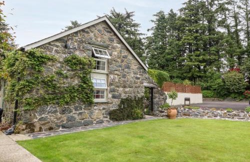 Dolbenmaen House | The Little Coach House