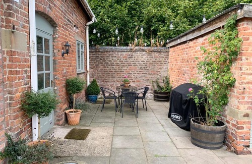 Mochdre House | The Little Coach House in Wales